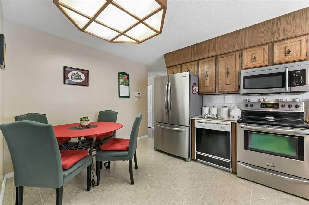 1860 Lysander Crescent SE