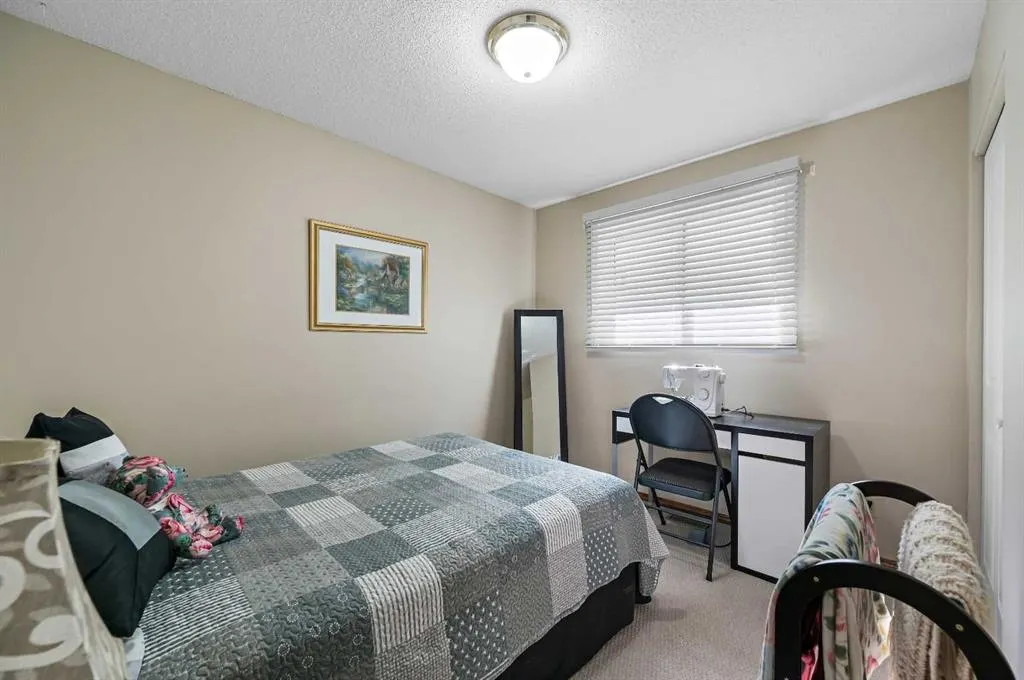 1860 Lysander Crescent SE
