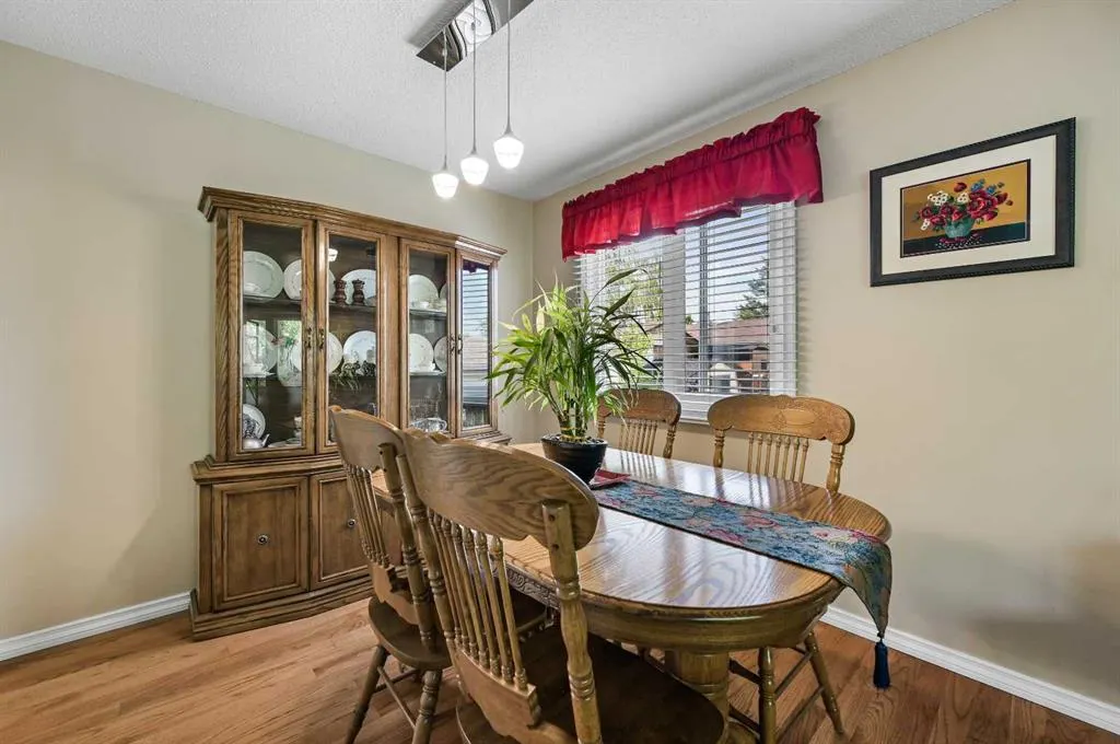 1860 Lysander Crescent SE