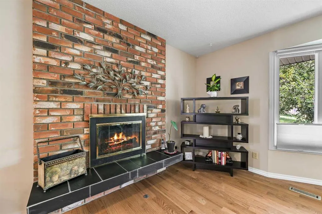 1860 Lysander Crescent SE