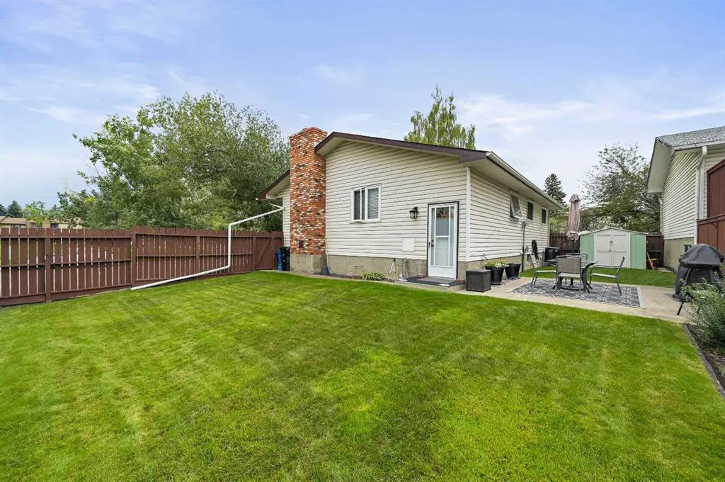 1860 Lysander Crescent SE
