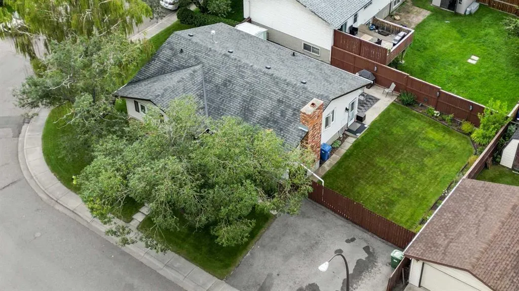 1860 Lysander Crescent SE