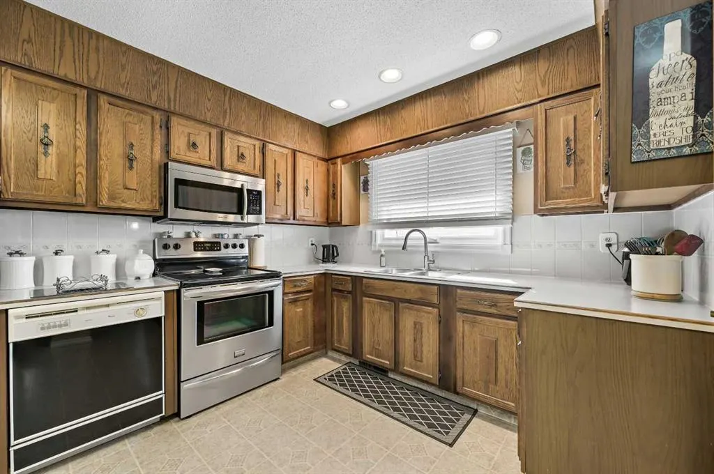 1860 Lysander Crescent SE