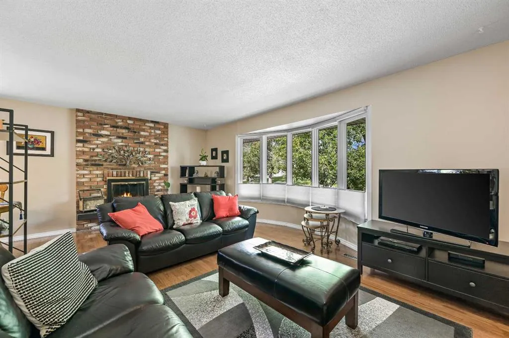 1860 Lysander Crescent SE
