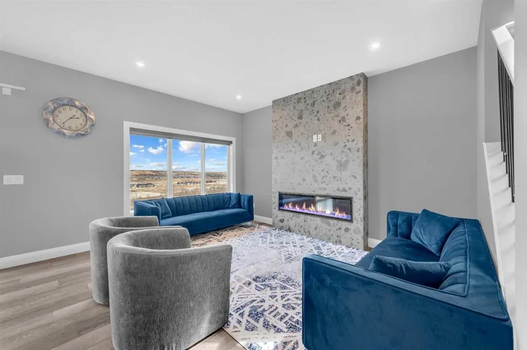 252 Walcrest View SE