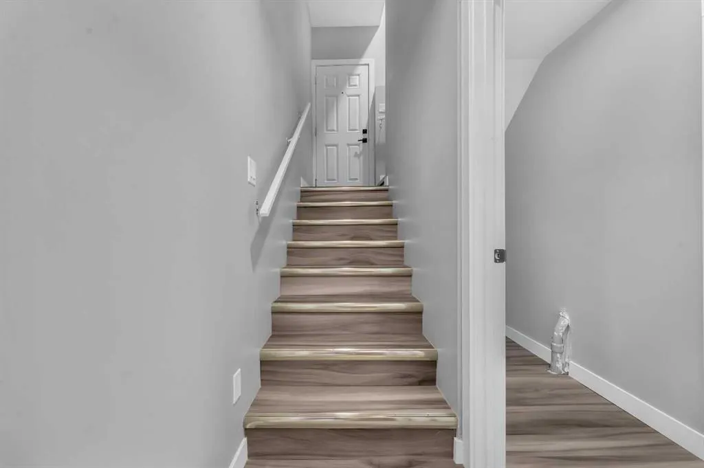 252 Walcrest View SE