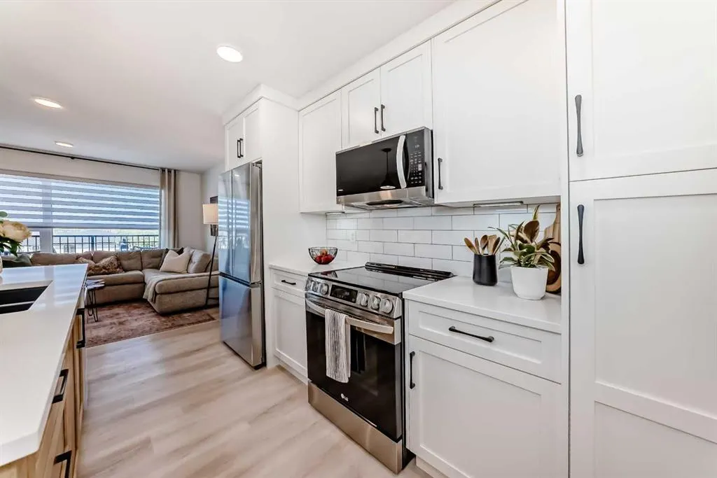 22 Vincent Gate