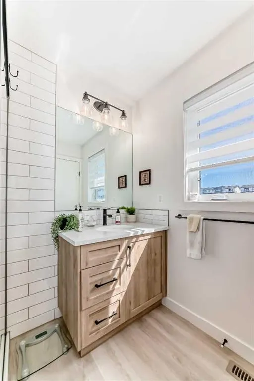 22 Vincent Gate
