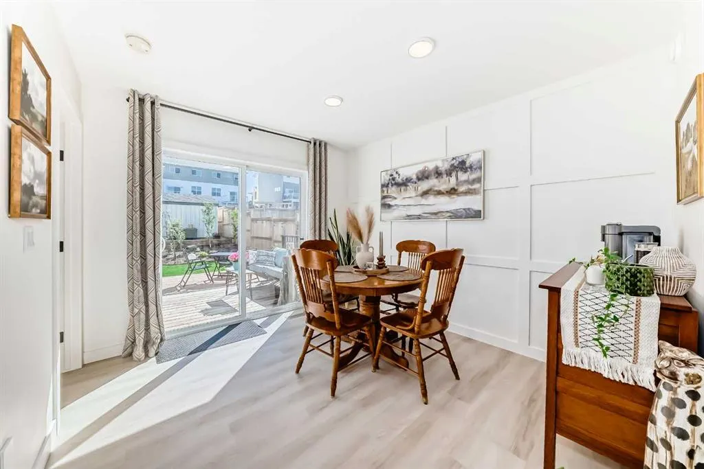 22 Vincent Gate