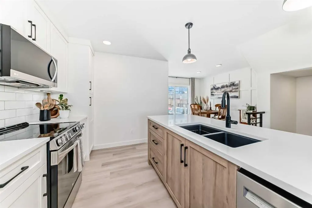 22 Vincent Gate