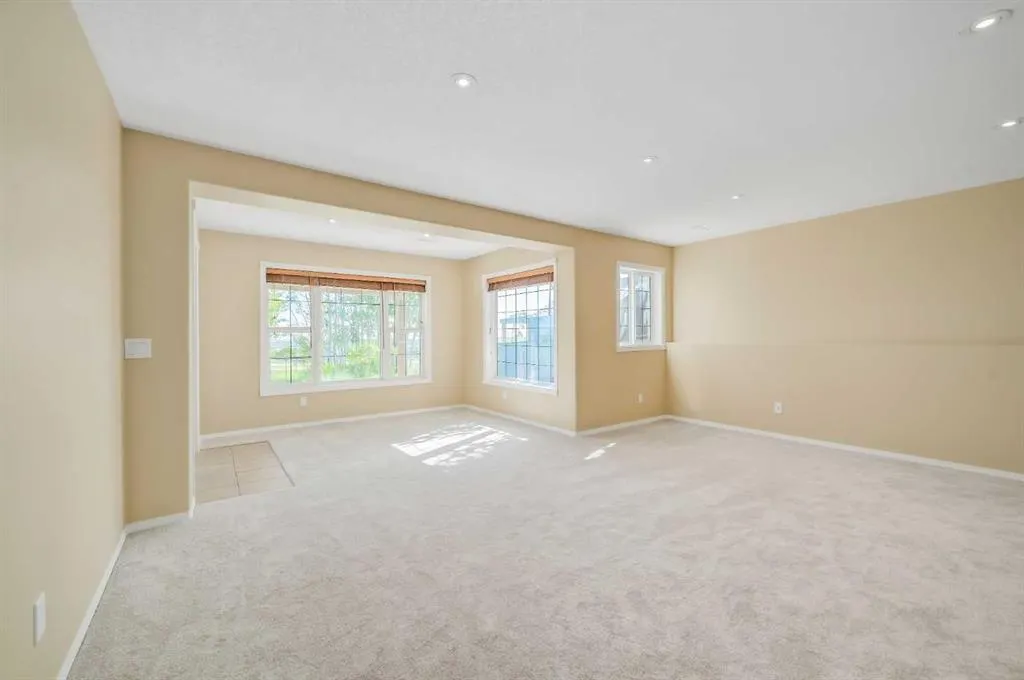 109 Sherwood Way NW