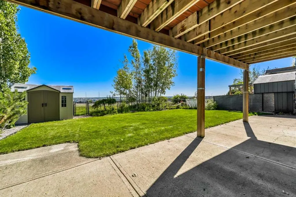 109 Sherwood Way NW