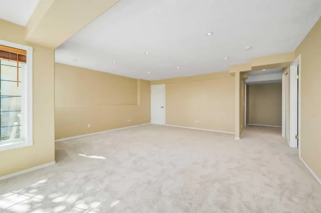 109 Sherwood Way NW