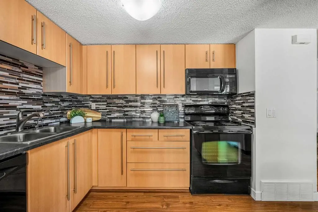 2200 Woodview Drive SW, #702