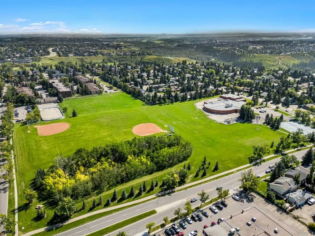 2200 Woodview Drive SW, #702