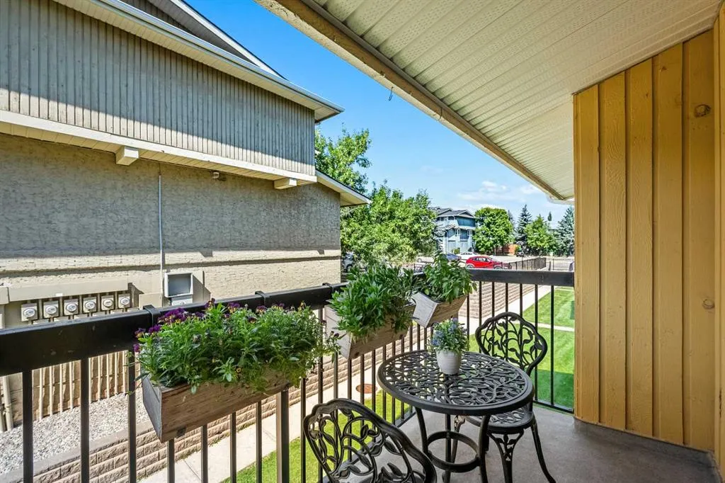 2200 Woodview Drive SW, #702