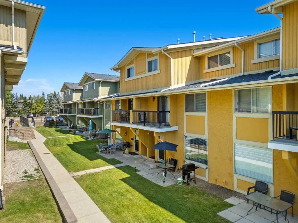 2200 Woodview Drive SW, #702