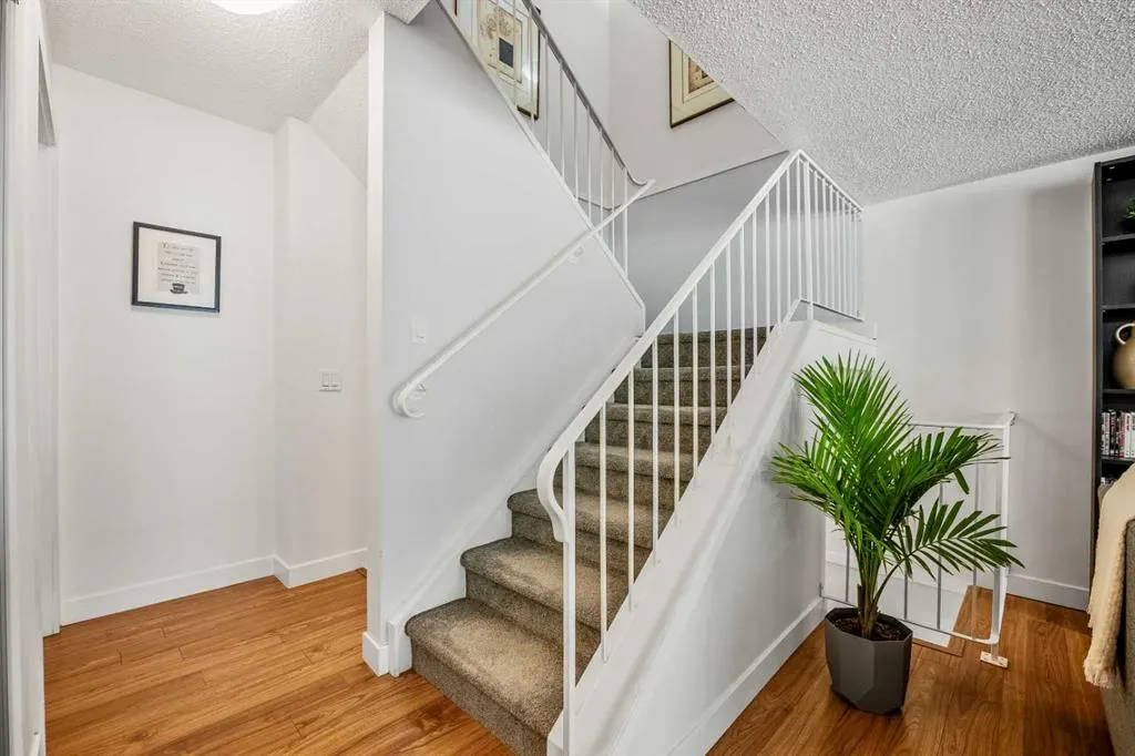 2200 Woodview Drive SW, #702