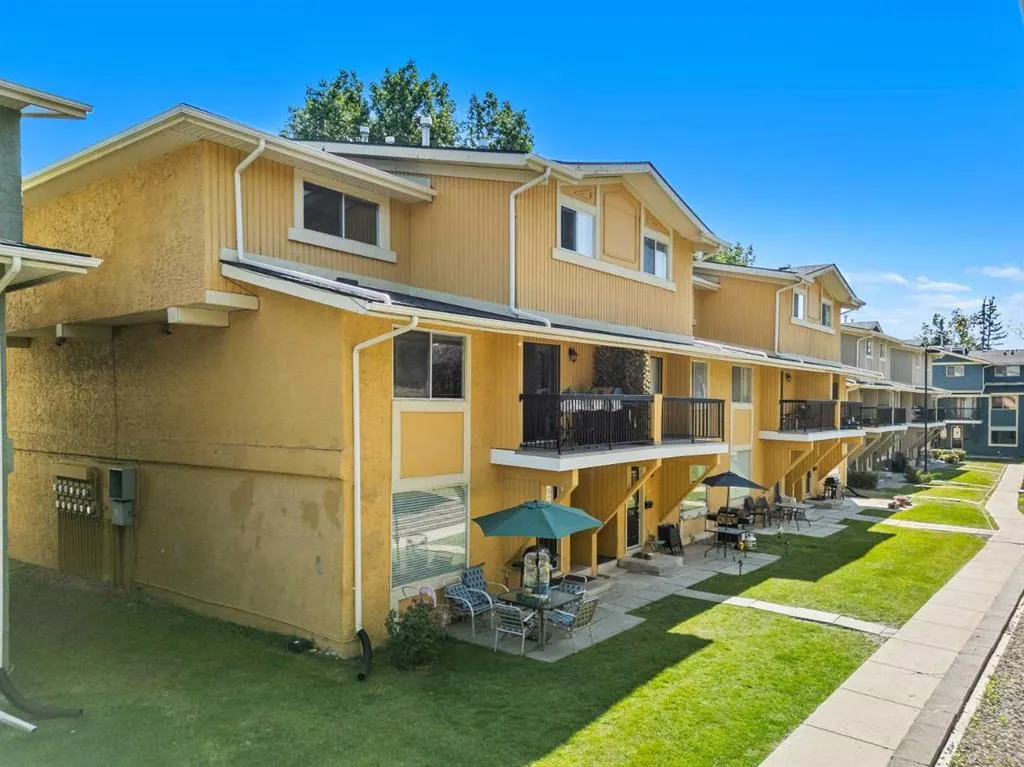 2200 Woodview Drive SW, #702