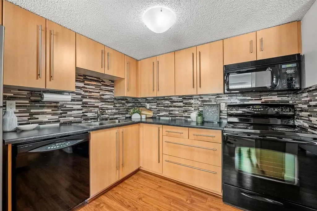 2200 Woodview Drive SW, #702