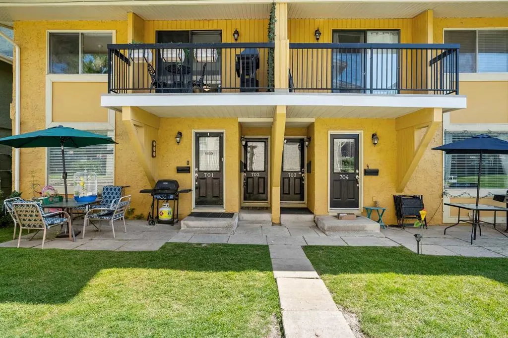 2200 Woodview Drive SW, #702