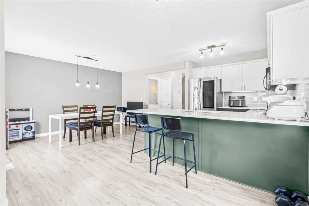 137 Covepark Crescent NE
