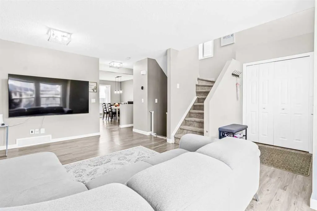 137 Covepark Crescent NE