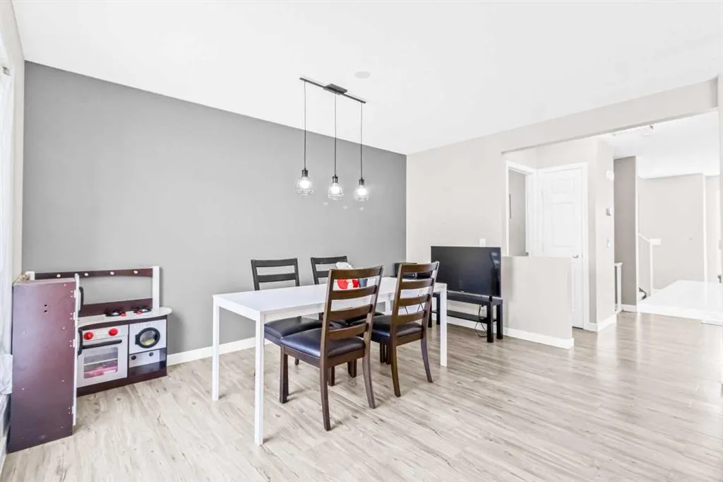 137 Covepark Crescent NE