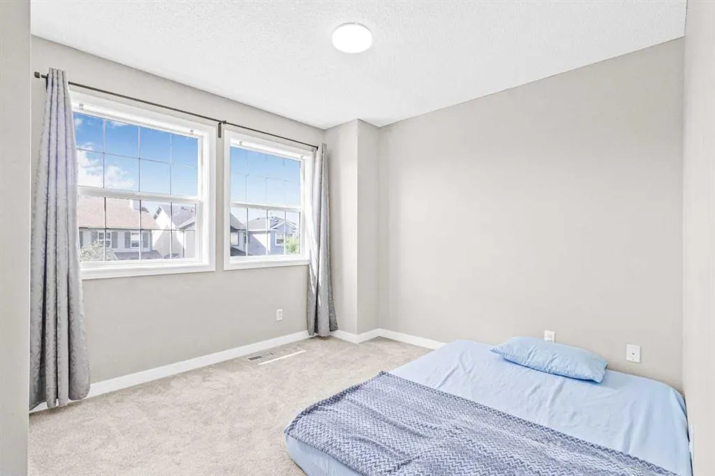 137 Covepark Crescent NE
