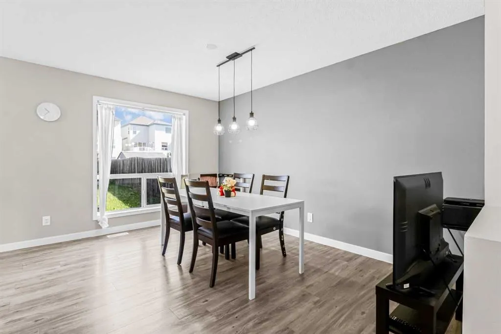 137 Covepark Crescent NE
