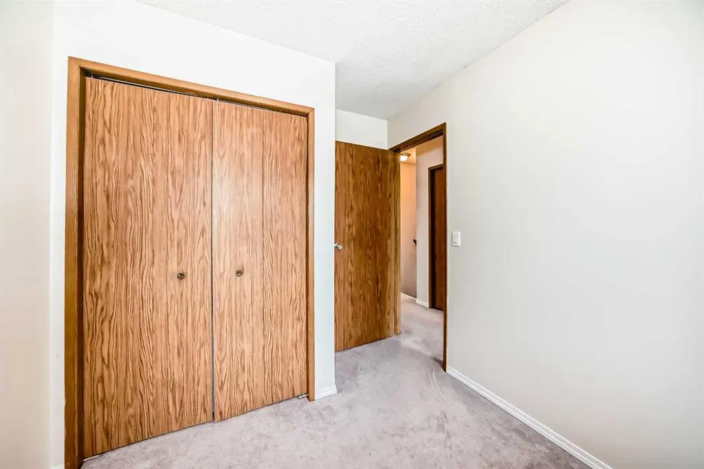 110 Edgeburn Crescent NW