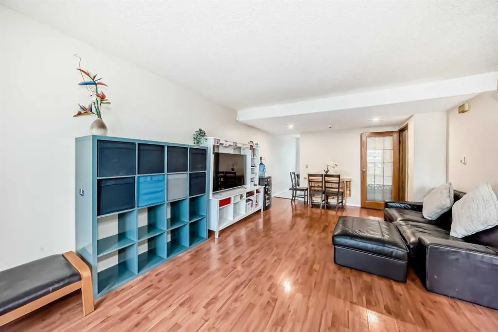 110 Edgeburn Crescent NW