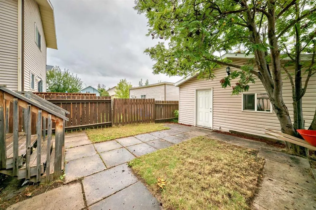 110 Edgeburn Crescent NW