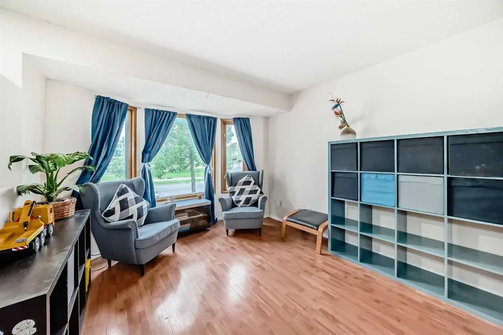 110 Edgeburn Crescent NW