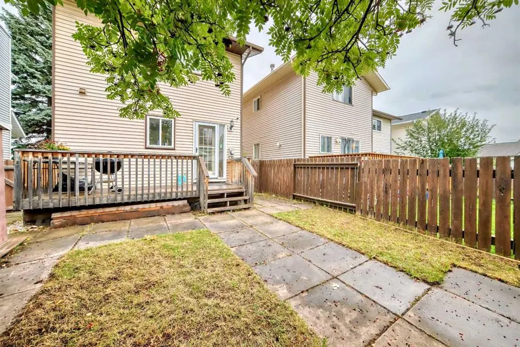 110 Edgeburn Crescent NW