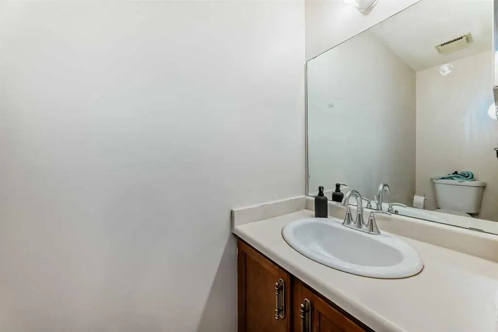 110 Edgeburn Crescent NW