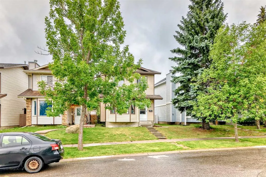 110 Edgeburn Crescent NW