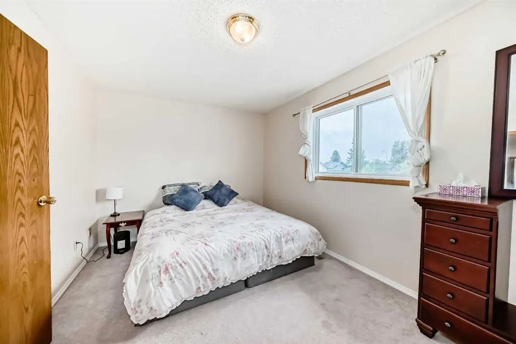 110 Edgeburn Crescent NW