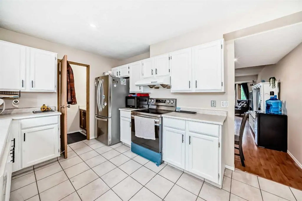 110 Edgeburn Crescent NW
