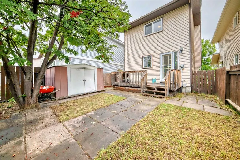 110 Edgeburn Crescent NW