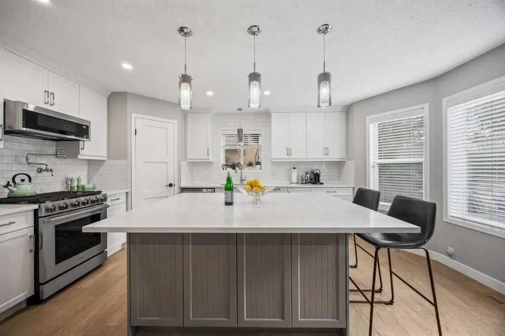 47 Mckenzie Lake Crescent SE