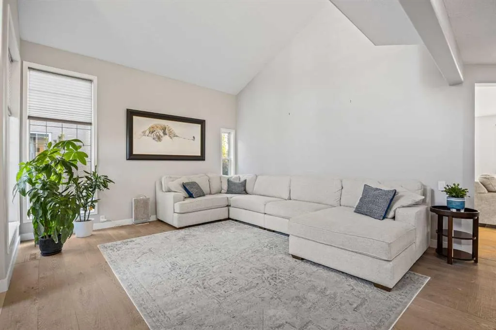 47 Mckenzie Lake Crescent SE