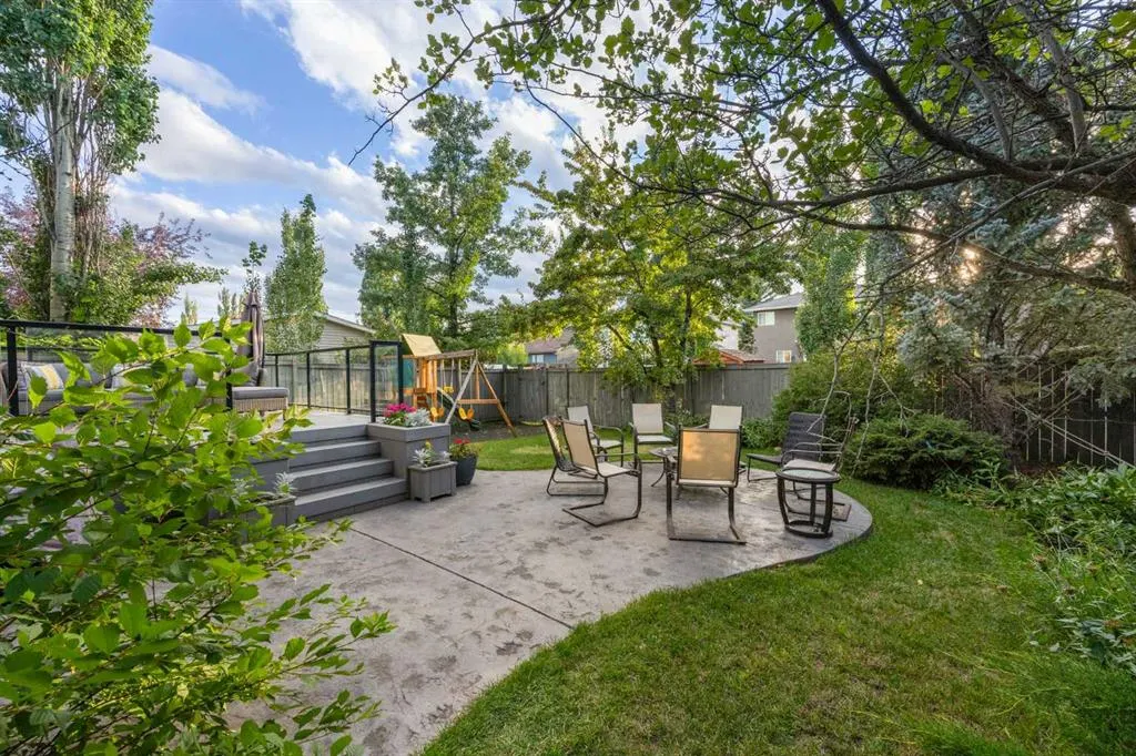 47 Mckenzie Lake Crescent SE