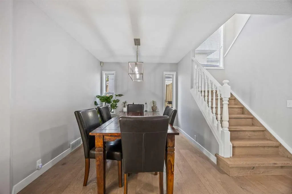 47 Mckenzie Lake Crescent SE