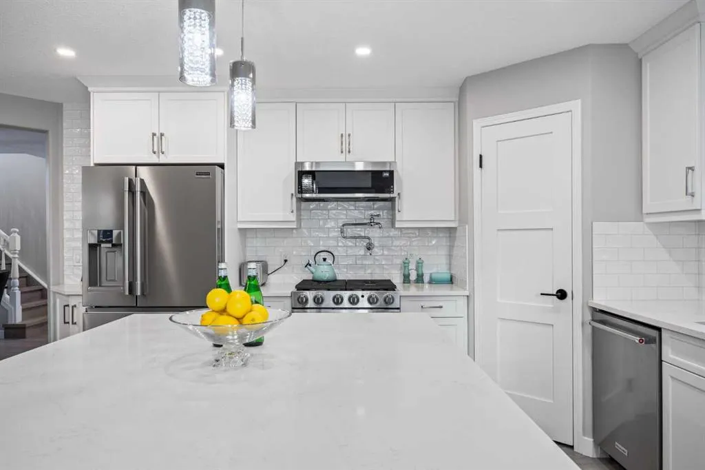 47 Mckenzie Lake Crescent SE