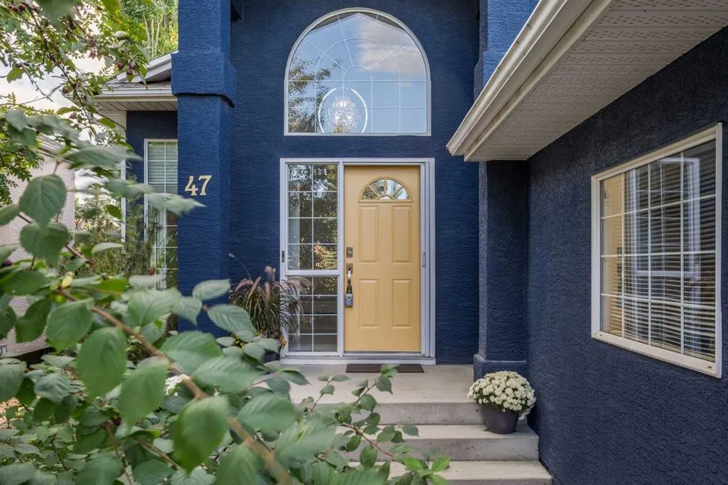 47 Mckenzie Lake Crescent SE