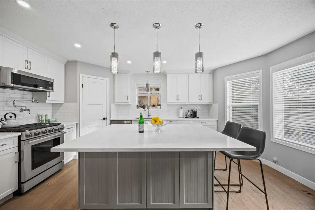 47 Mckenzie Lake Crescent SE