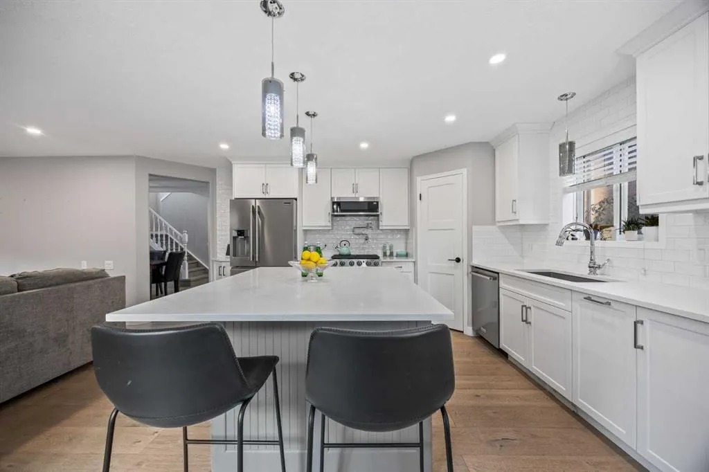 47 Mckenzie Lake Crescent SE