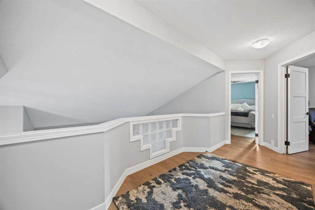 47 Mckenzie Lake Crescent SE
