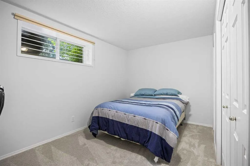 47 Mckenzie Lake Crescent SE